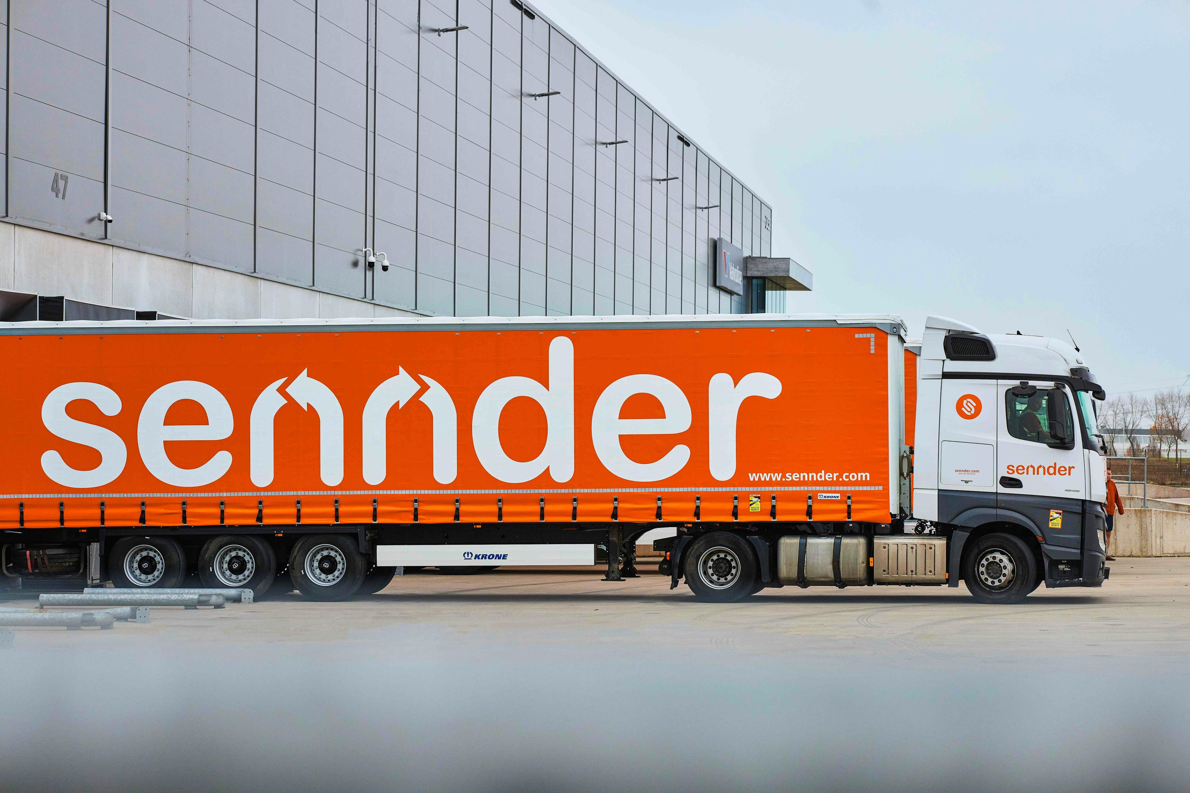 sennder optimizes logistics workflows with Front and integrations
